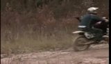 Donna scopata su una moto da cross snapshot 8