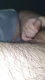 Stiefmutters hand rutscht auf den schwanz des stiefsohns und gibt ihm einen handjob snapshot 3