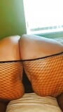 La mia vicina mi manda un video in cui scuote il suo enorme culo grasso per sedurrmi, vuole che la scopi snapshot 9
