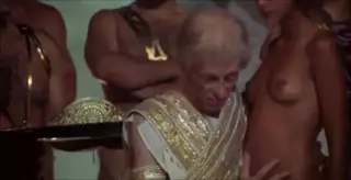 Өзендегі жалаңаш орыстардың суреттері