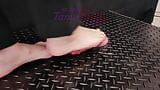 Footjob, Gummiteppich und Heißkleber experimentieren mit Tamystarly - CBT, Ballbusting, Fußfetisch snapshot 5