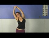 En yogaflicka med håriga armhålor snapshot 8