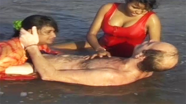 Free watch & Download real indian fun at the beach