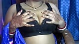 India sexy abre su ropa y expone sus tetas y juega un juego sucio de sexo con sus tetas snapshot 10