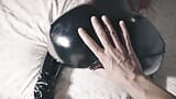 Latex MILF vill fingerorgasm bakifrån - riktig amatörorgasm 4k snapshot 3