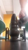 Anale monsterplug met de laatste 88mm knoop naar binnen.   Eerste keer op sesion 028. 20220225 snapshot 2