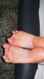 Goldsandalen, Footjob, Teil 2 snapshot 1