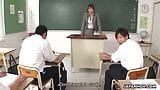 La mora giapponese Yuuno Hoshi fa sesso orale in classe senza censure. snapshot 4