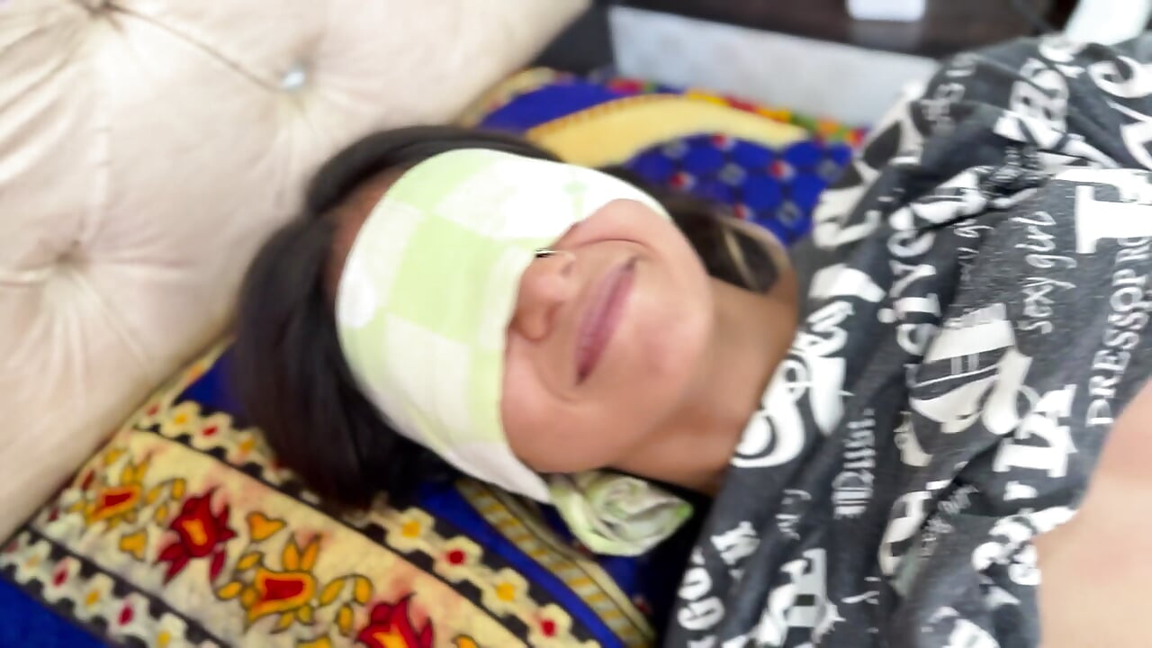 MY GIRLFRIEND SHY WHEN I MASSAGE HER BOOBS