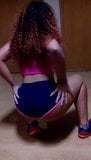 Latina gila yang cantik twerking pantat besarnya (mesti lihat) snapshot 8