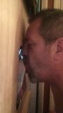 Papai se esgueirando para o gloryhole snapshot 4