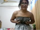 Julie Bhabhi playing with her tits snapshot 23