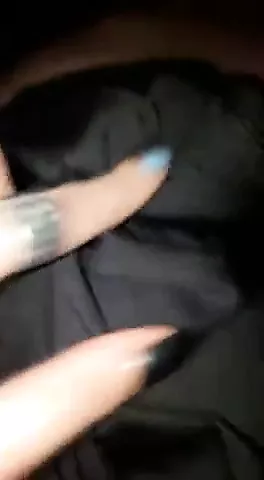 Ересек, қисық келін порно видеода аяғын жайып жібереді