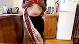 Pareja india cachonda sexo romántico en la cocina - sari esposa hogareña levantada, tocada y follada duro en su trasero snapshot 4