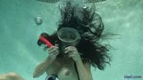 Taylors solo dildo -duiksessie onder water snapshot 7