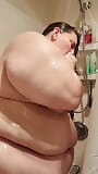 SSBBW toma um banho com sabão snapshot 10