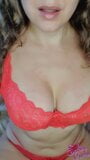 Meisje in lingerie geoliede massage grote borsten - eigengemaakt snapshot 4