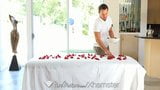 HD puremature - masaż na łóżku z różami dla Kiry King snapshot 2