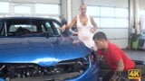 Rim4k. Slowakische MILF mit kurzen Haaren entspannt Mechaniker durch Arschlecken snapshot 3