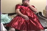 Rote Masturbation im Partykleid snapshot 6