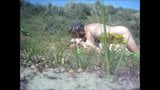 Baise sur la plage et dans le jardin snapshot 14