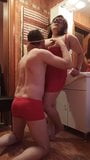 Un couple amateur baise dans la salle de bain snapshot 4
