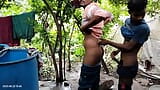 Avem o baie în mijlocul copacilor și facem sex singuri acolo, în cea mai apropiată pădure a mea - Film homosexual în hindi snapshot 6