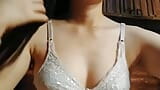 Super sexy heet Pinay -meisje toont haar poesje snapshot 3