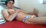 Twink con arco iris se desliza en la webcam snapshot 4