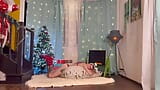 Twink estava esperando o Papai Noel na véspera de Ano Novo para uma foda suculenta com o pau grande de seu avô - 447 snapshot 2