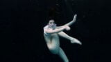 Hottest chicks swim nude underwater snapshot 14