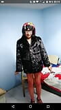 Joselynne Cd Red, bas et veste poilue me montrent mes jambes I snapshot 7