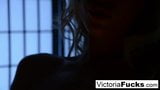 विक्टोरिया वाइट प्यार करता है को दिखावा उसके लंबे टांगों और महान आस snapshot 10