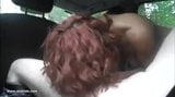 Rothaarige MILF macht Handjob, Blowjob und fickt mit Taxifahrer snapshot 6