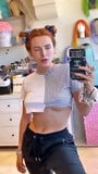 Bella Thorne - селфи под грудью 6-10-2020 snapshot 5