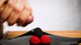 Одетые женщины, раздетый мужчина: дрочка + сперма на ягоды конфет! (Сперма на еду 3) snapshot 16