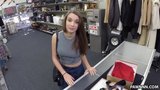 Крошка-брюнетка Naomi Alice хочет заложить ... - XXX пешка snapshot 3