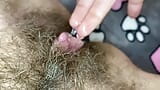 Prim-plan extrem - orgasm cu jucărie cu lins de clitoris mare, pizdă păroasă, videoclip complet snapshot 18