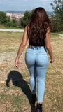 Caminando en jeans snapshot 1