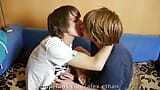 Jovem casal gay beijando francês profundo snapshot 7