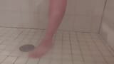 Locked Cuck peut regarder la douche chaude de sa femme ! snapshot 10