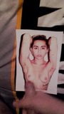 Porra em homenagem a Miley Cyrus com peitos pequenos. snapshot 3