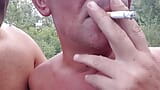 Compartiendo un cigarrillo snapshot 8