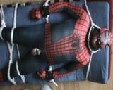 Spiderman bekommt viele Berührungen und man genießt es snapshot 14
