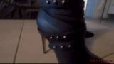 Mistress stivali con tacchi alti (punto di vista) - padrona Kym snapshot 6