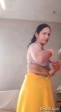 Inderin Marwari Bhabhi trägt Sari snapshot 1