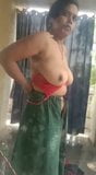 Desi bhabi Grande Tetas snapshot 4