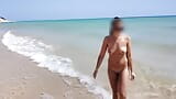 Aku bertemu orang asing di pantai nudist dan bermain dengan kontolnya snapshot 9