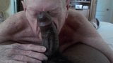 El abuelo chupa y come semen snapshot 6