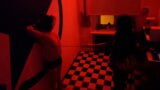 Jouer avec un esclave dans la chambre rouge snapshot 4